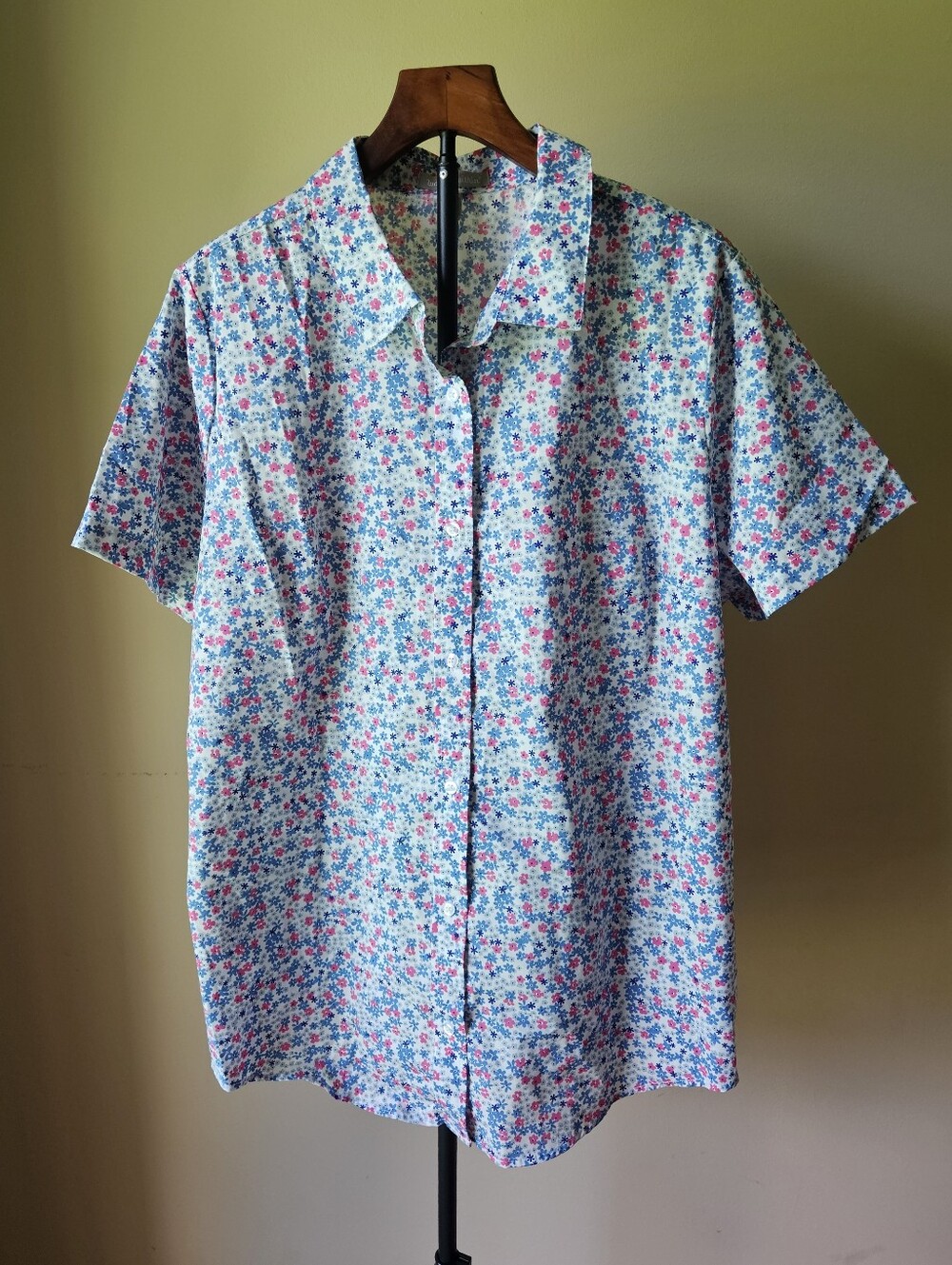 Woman Within Short-Sleeve Floral Button-Down Shirt - Blue & Pink Sizw 22/24